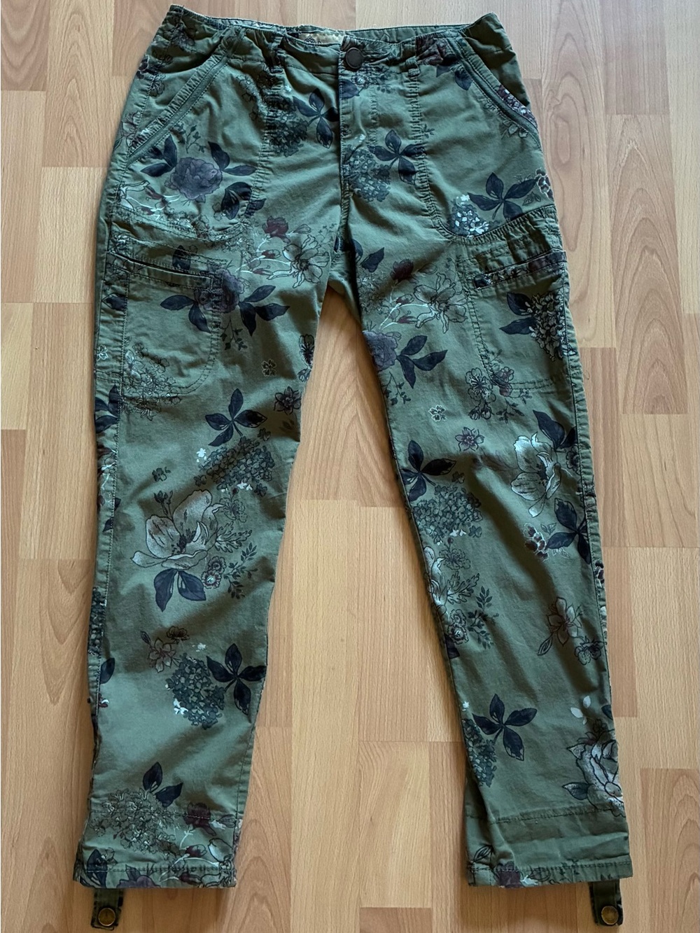 Democracy Pants Womens Sz 2 Green Floral Cargo Capri Stretch Vacation